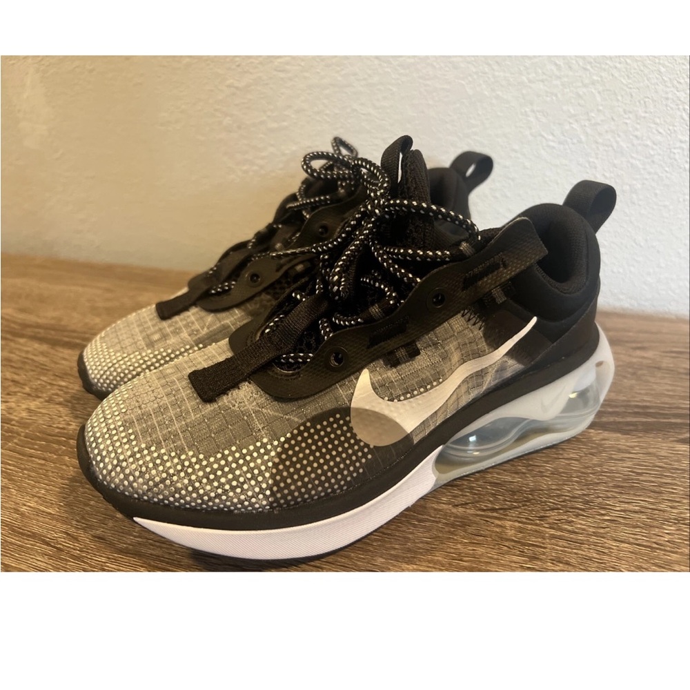 WMNS NIKE AIR MAX 2021 BLACK-WHITE-METALLIC SILVER SZ 6 [DA1923-001] NWOB